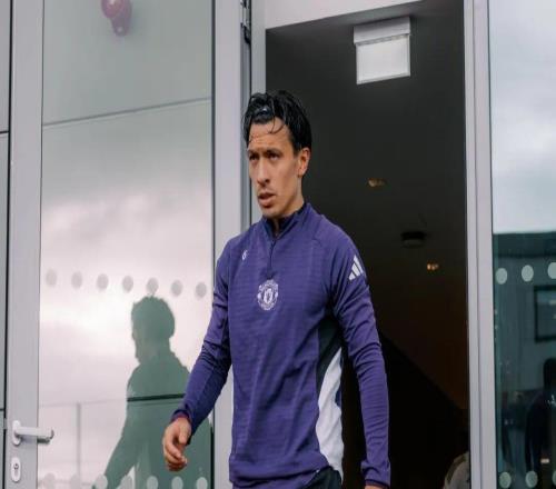 阿莫林谈一月是否补强阵容热刺主帅:曼联本赛季明显进步