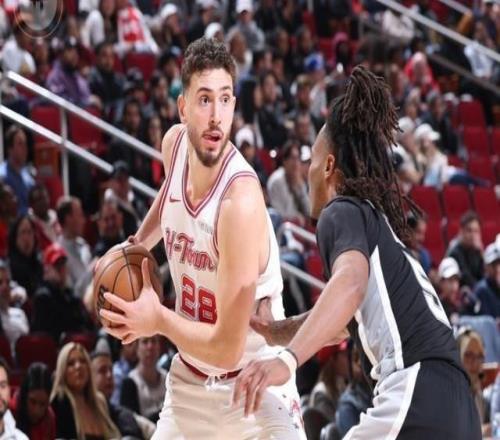 烏度卡：馬刺用小個(gè)球員防守申京，這讓我們的進(jìn)攻停滯了