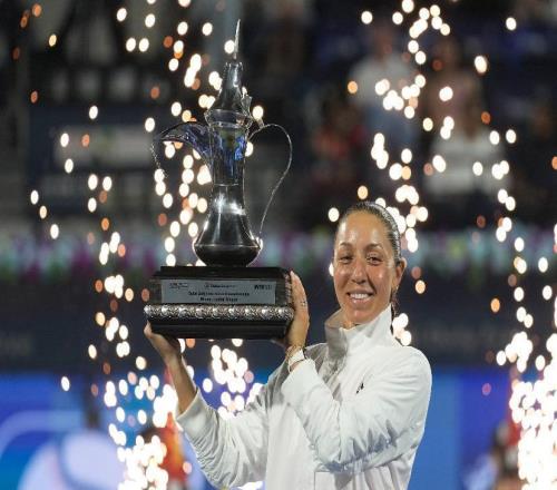 佩古拉迪拜夺冠再传当官喜讯，袁悦送双蛋被调侃想提前庆元宵