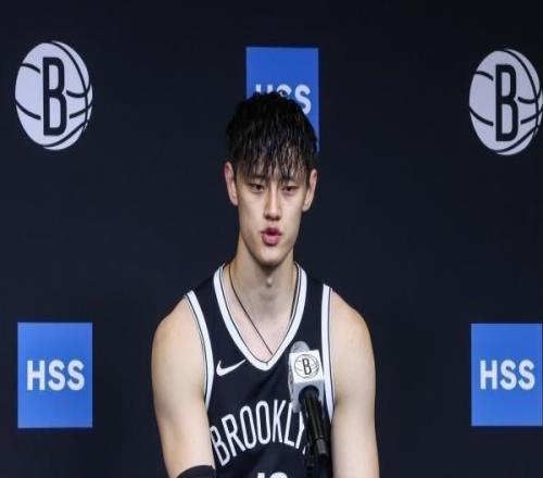 季前賽首戰(zhàn)枯坐板凳席！中國賽或見證曾凡博首秀