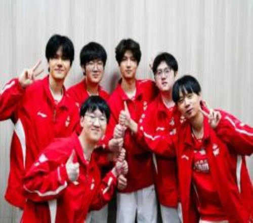 戰(zhàn)勝LNG后WE官方賽后發(fā)文：同心協(xié)力，并肩前行