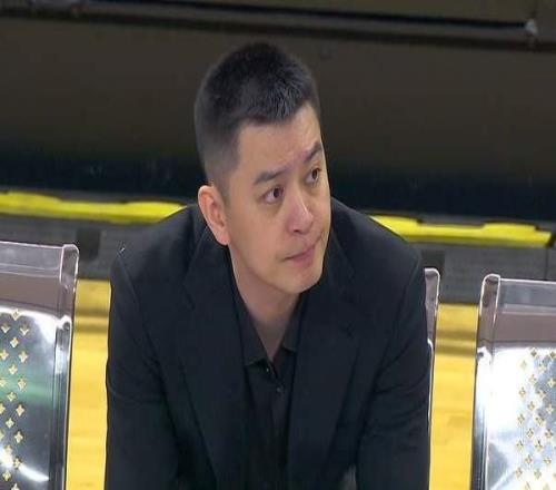 三外援合砍61分,辽篮逆转击败NBL劲旅,杨鸣表情凝重,难言开心