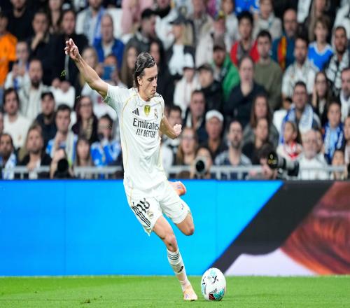 对阵瓦伦西亚干拔爆射破门,卡雷拉斯攻入皇马生涯首球