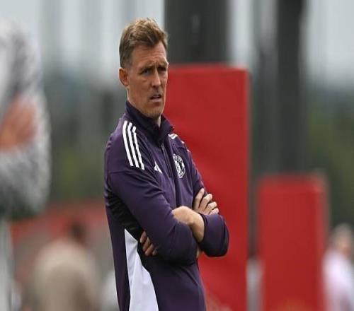 回到原点,记者:弗莱彻本赛季采用四后卫阵型