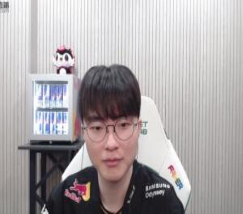Faker:今天有找一位粉丝和我一起直播真的是普通人不是旺乎