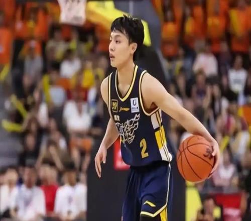 广东队绝对核心！媒体发出徐杰本赛季数据情况杜锋得给他减压