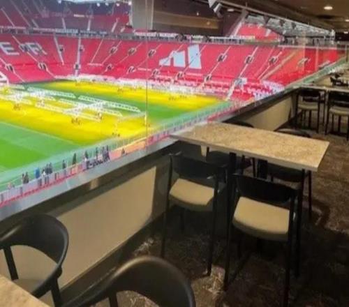 记者:曼联与UA92大学合作,老特拉福德下月将改造为学生校园