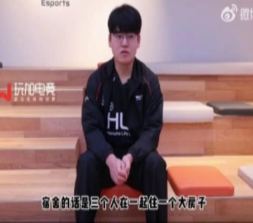 Gumayusi:宿舍的话是我、Mowgli教练、Zeka选手三个人在一起住