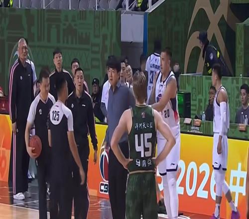 離奇判罰！一回合兩犯罰兩人！激活最強(qiáng)高詩(shī)巖，轟25+11率隊(duì)連勝