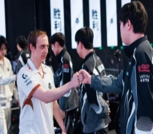 G2晒照:阳光啊多明媚是时候抖海遨游了