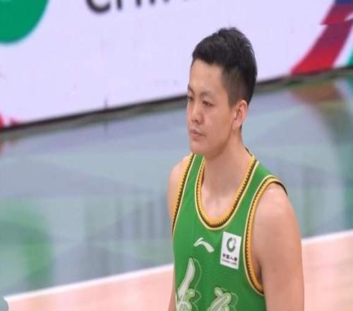 止住連敗，遼寧男籃小勝殘陣新疆趙繼偉復出24+7激活莫蘭德吃餅