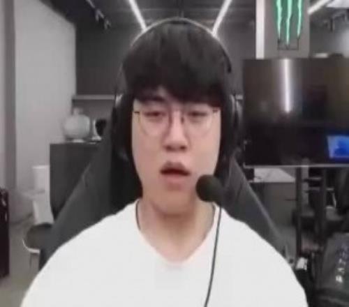 Gumayusi：Faker被我的维鲁斯打怕了，非说维鲁斯打EZ十零开