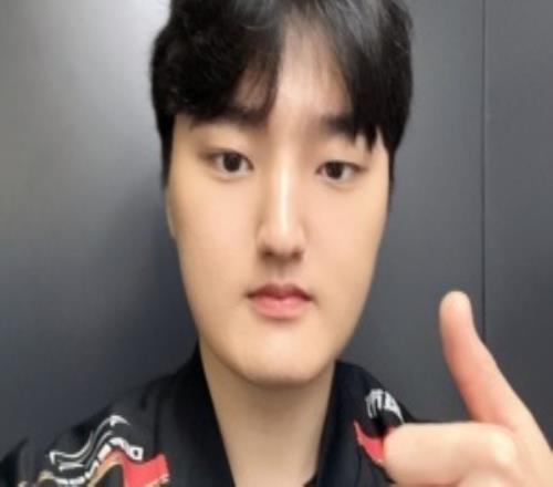 豆瓣网友爆料:T1疑似在世界赛期间接触过Peyz,考虑T1.Peyz