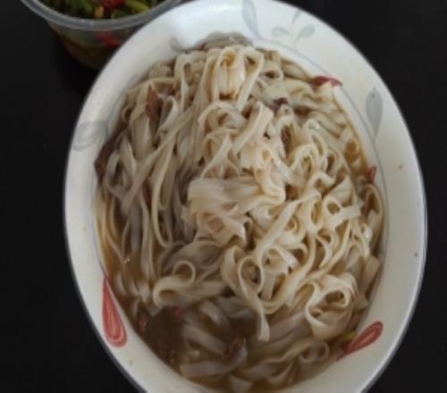 放假了還早起sheer五點半發(fā)圖配文：太陽怎么還不上班