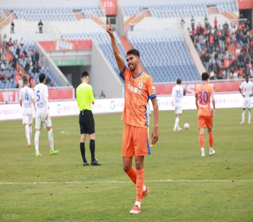 泰山队没钱换腰!马德鲁加继续留队,这算是穷日子里的最优解