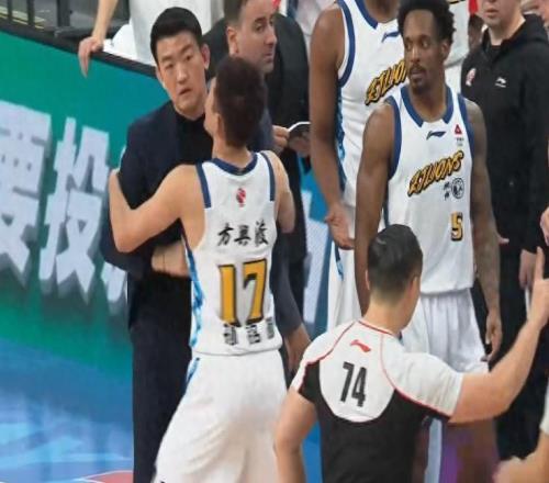 賽季首敗，奪冠大熱門不敵衛(wèi)冕冠軍，元旦大戰(zhàn)對(duì)決聯(lián)盟領(lǐng)頭羊