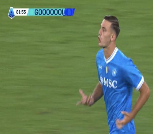 助球隊4戰(zhàn)全勝領跑，洛倫佐盧卡斬獲那不勒斯生涯處子球