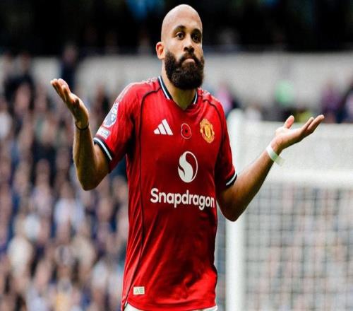 近4场比赛为曼联打进4球,姆伯莫社媒继续晒摊手照