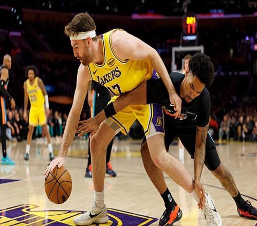 明明进攻能力相当出色,但湖人却并没有将最后一个名额留给他