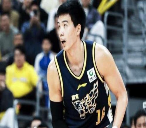 早該這么打了！籃下6中6砍13分5籃板，2米11內(nèi)線，終于硬氣了一回