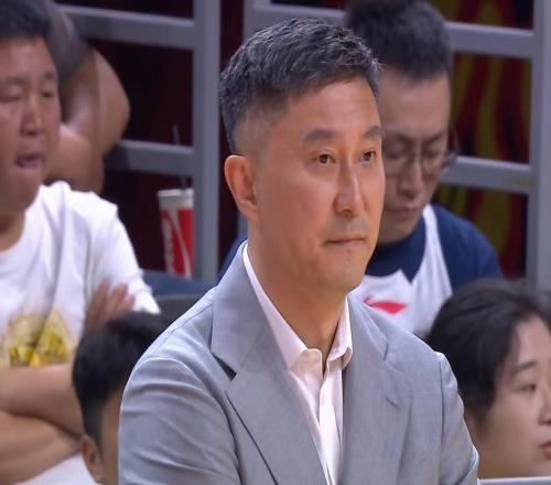 广东队更衣室内讧杜锋疑似惨遭“架空”,狂逼朱芳雨换帅!