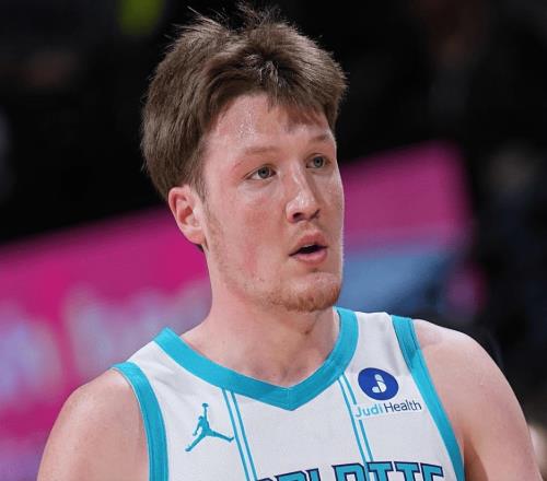 30分+32分+33分!联盟第3!克神刷爆NBA纪录,最佳新秀又有悬念了