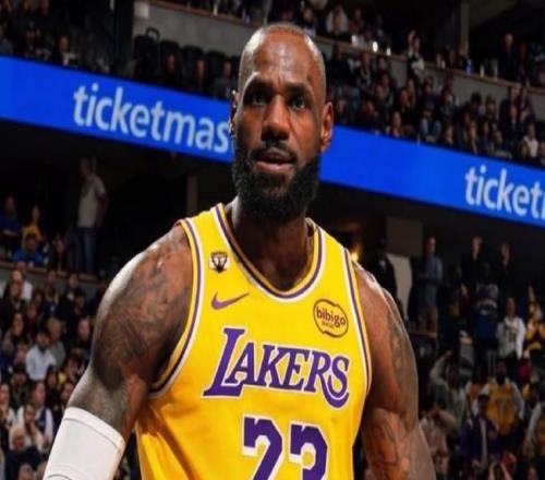 41岁零44天!詹姆斯超越马龙,成为NBA历史最老三双球员