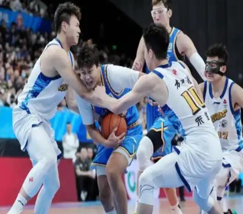 广厦VS北京二番战!广厦冲击8连胜,北京立足防守盼复仇