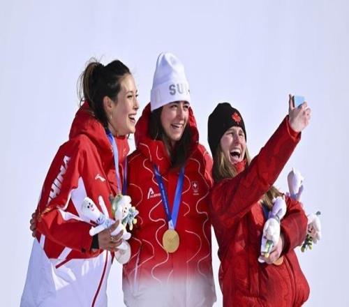 谷愛(ài)凌：體育應(yīng)成為團(tuán)結(jié)的通用語(yǔ)言