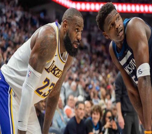 詹姆斯没入选,爱德华兹谈他的历史最佳首发5人阵容,没有詹姆斯