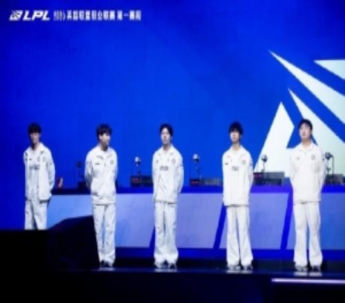 LPL官方發(fā)布IG賽后返圖：極志凌云，勢(shì)破重圍