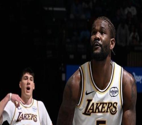 雷迪克:艾顿第四节时本可以上场但球队不想冒险行事