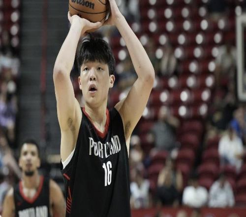 看完楊瀚森和周琦用的杠鈴，才知道為何小楊進NBA，大魔王被淘汰