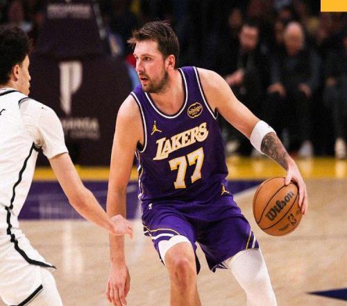 胜篮网取2连胜!湖人欲打造第2个斯玛特,詹姆斯留队已无悬念