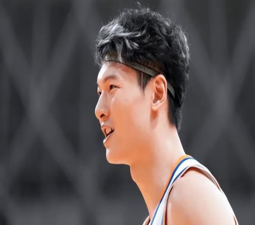 上海11080战胜福建球员评价:弗格满分,洛夫顿良好,10人及格