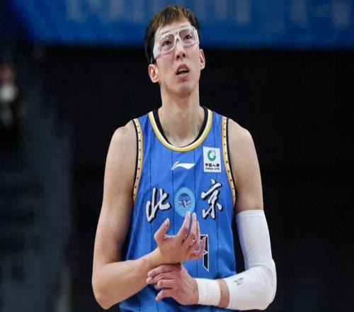 周琦眼睛出现不适,赵继伟赛季首秀完美,CBA又来超级外援!
