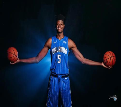 天價！CBA豪擲300萬美元，這可是NBA六號秀啊，能兌現天賦嗎