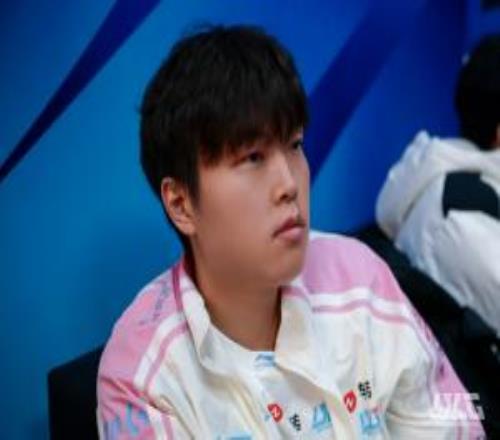 状态有所回暖Bin首局兰博收获MVP次局亚恒中规中矩