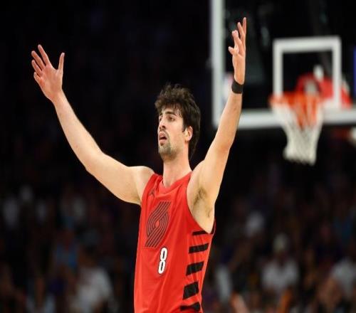 悲催！阿夫迪亚垫脚尚帕尼被吹罚三分犯规+追加一级恶犯