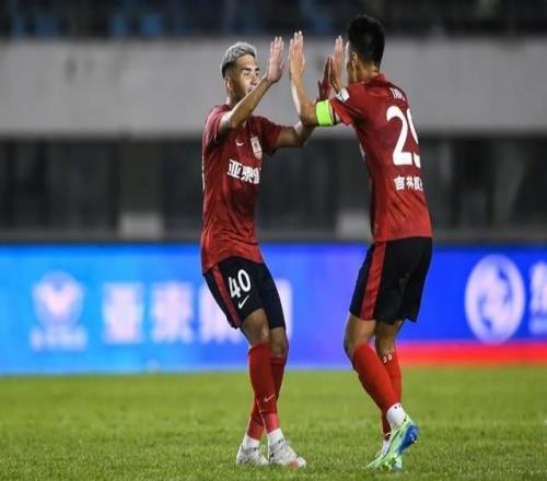 以少打多+補時絕平的劇本，這次輪到亞泰主演