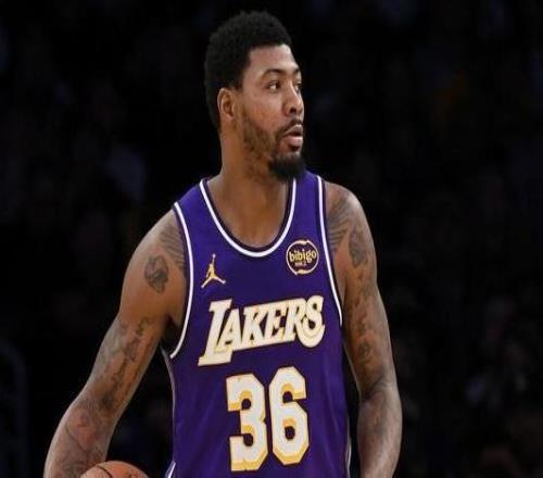 8记三分平队史替补纪录!斯马特:角色球员要找到自己的比赛方式