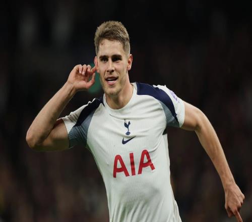 电讯报:热刺认可范德芬的表现,计划加薪与他签订新合同