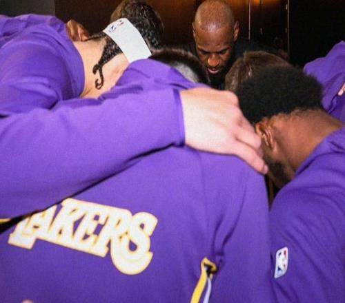 5胜11负!不怪湖人被看衰,所谓的争冠口号听起来一点不符合实际