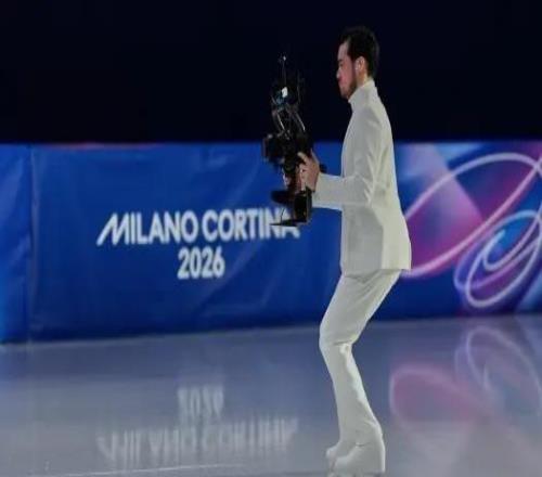 冰上摄影师亮相冬奥会花滑比赛