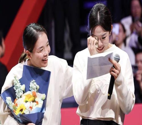 杭州總決賽收官2025：“鳳凰”登頂功勛四將退役感動(dòng)全場(chǎng)