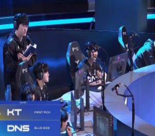 LOL新賽季比賽首次啟用優先選擇權：可以決定先選英雄or選紅藍方