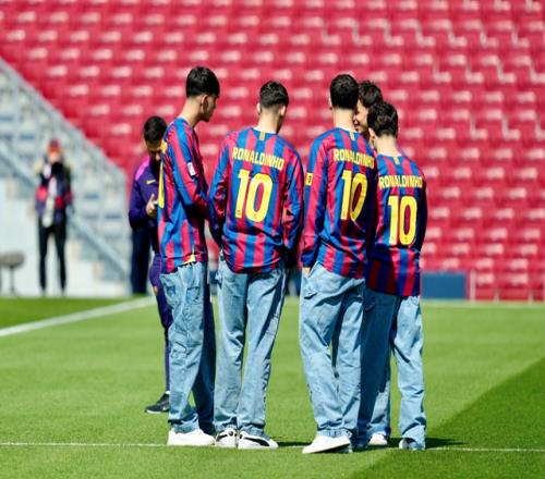 46岁生日快乐!巴萨全队穿10号致敬小罗:94球5冠1金球