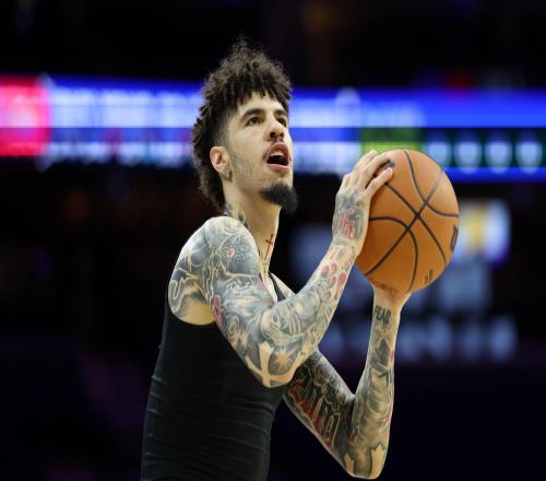 高开低走!三球首节15分,后三节10中1仅拿到5分