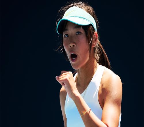 连克4大悍将夺冠！中国女网15岁新星杀进TOP50：追赶郑钦文王欣瑜