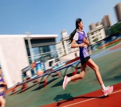 无碳竞技护航青少年健康成长，安踏打造体教融合新样本